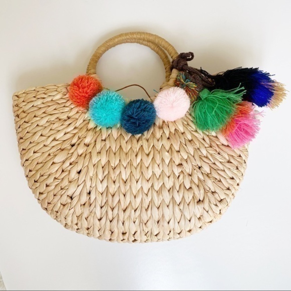 Basket / Strawbag with pom pom
